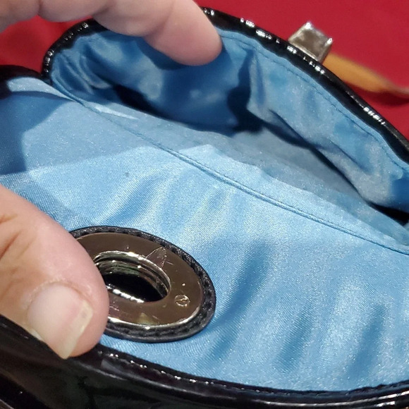 Coach shiny patent leather black and tan handbag or crossbody bag - Picture 6 of 10